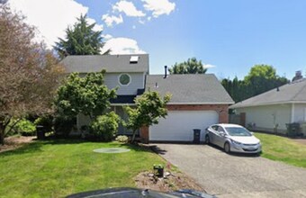 Building Photo - 17040 SW Cambridge Dr