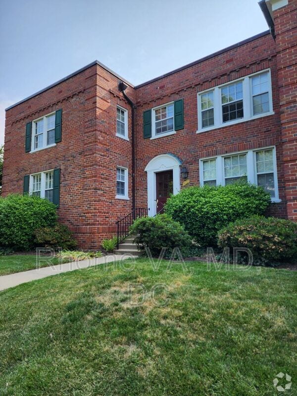 Building Photo - 1801 Queens Ln
