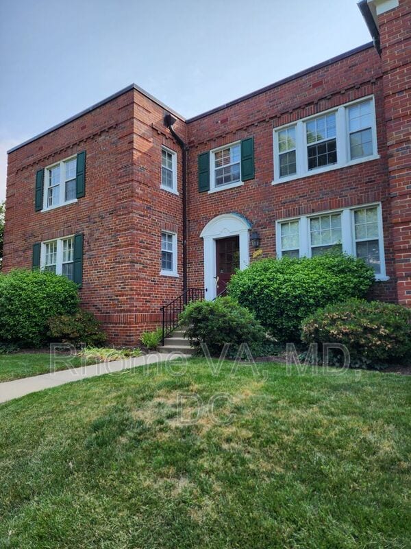 Primary Photo - 1801 Queens Lane Blvd