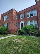 Building Photo - 1801 Queens Ln
