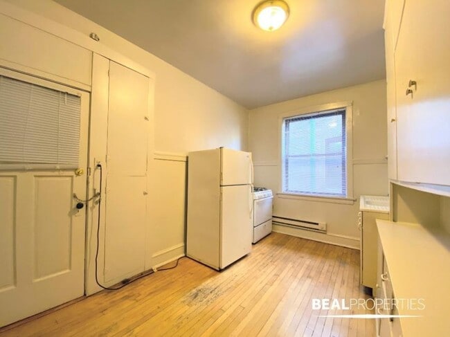 Building Photo - 1 bedroom in EVANSTON IL 60202