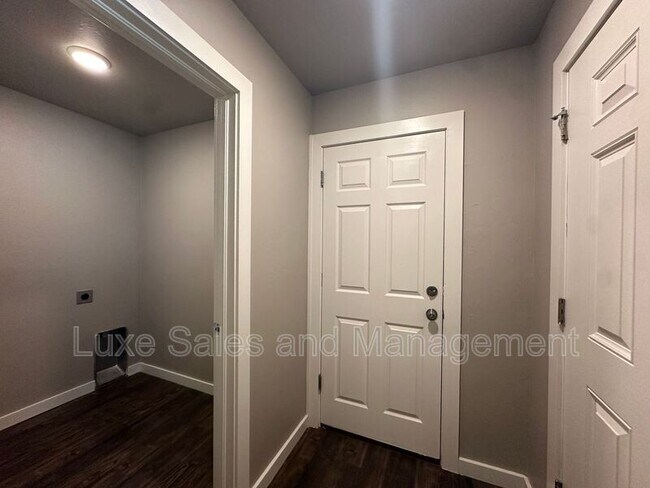 Foto del edificio - 799 SW 13th St