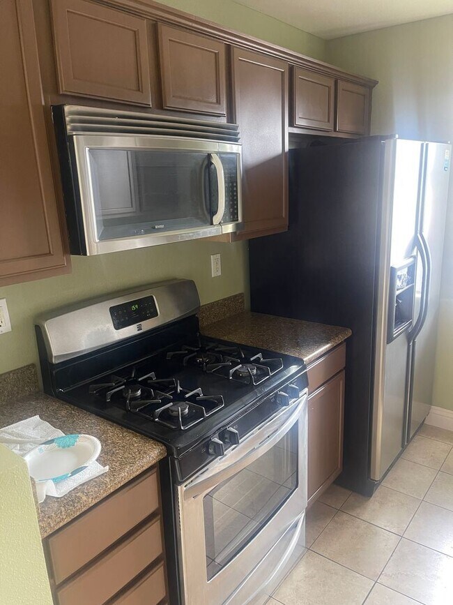 Building Photo - 4 br, 3.5 bath House - 1268 Camino Prado