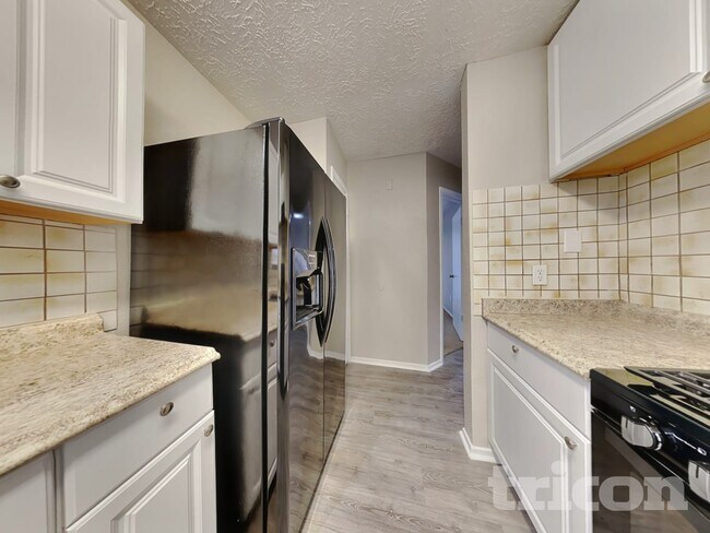 Building Photo - 4601 Greenwood Dr