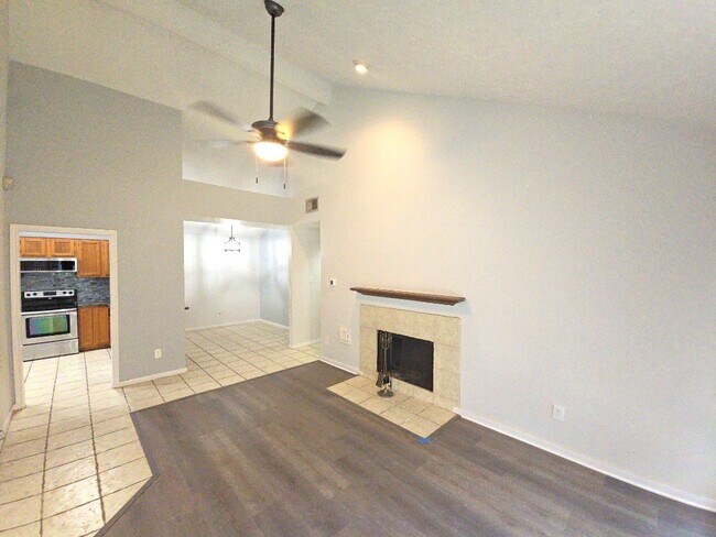 Foto del edificio - 8718 Roaring Point Dr
