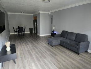 Building Photo - 5221 Bayshore Blvd