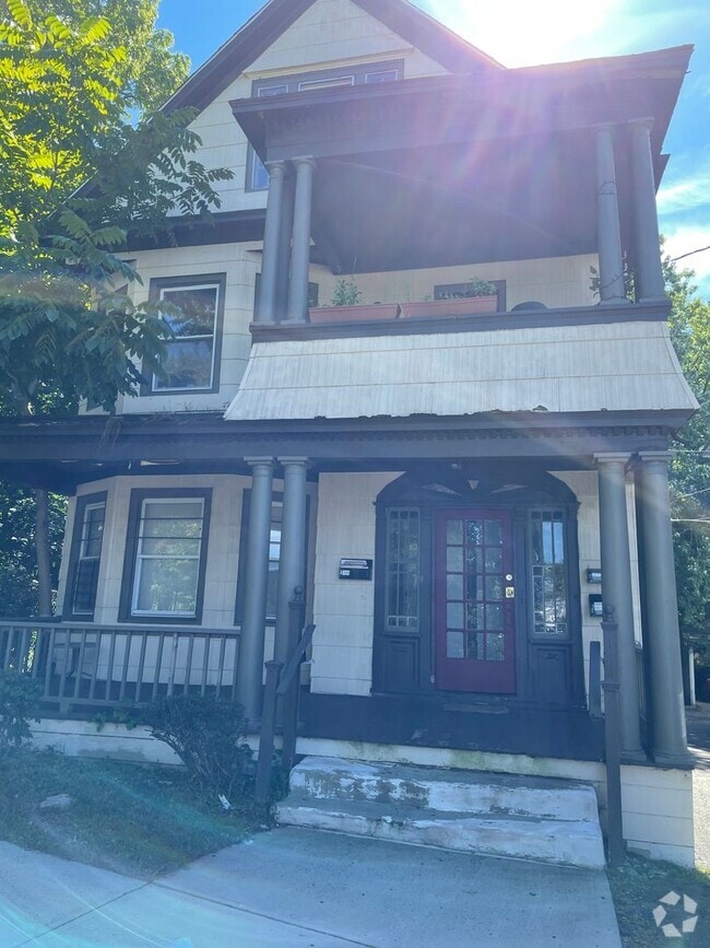 Building Photo - 52 Hillside Pl
