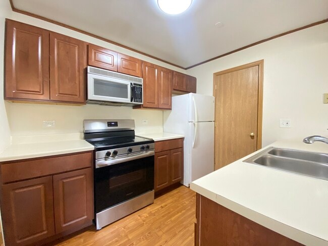 Building Photo - 1352 Cunat Ct