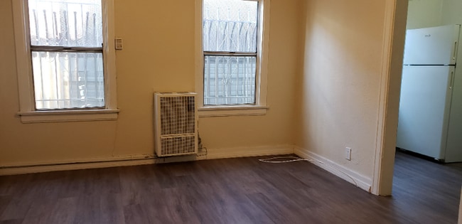 Photo - 1185 E Vernon Ave Apartment