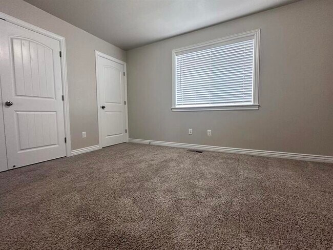 Foto del edificio - 465 N 2650 W