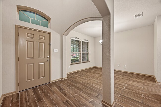 Building Photo - 2510 Shady Falls Ln