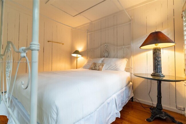 Building Photo - 3675 Park Ln