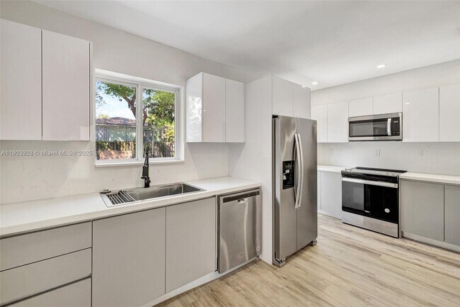 Foto del edificio - 843 SW 20th St