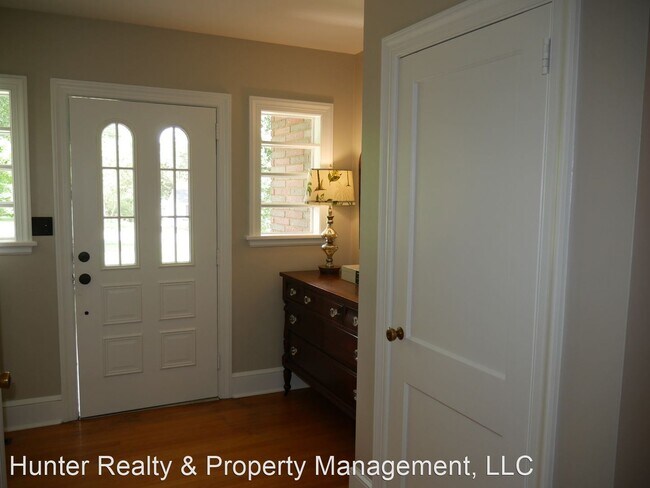 Building Photo - 3 br, 1.5 bath House - 2144 S Hawthorne Rd