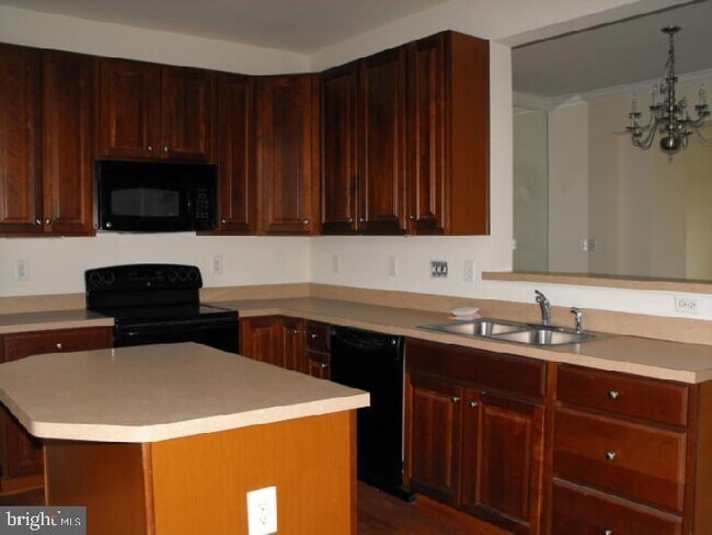 Building Photo - 500 S Greenberry Ln