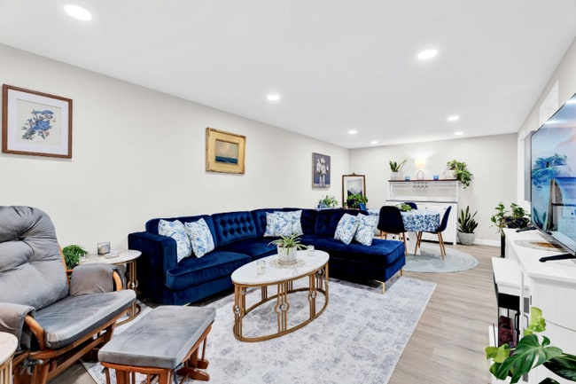 Building Photo - 6 Roanoke Ln