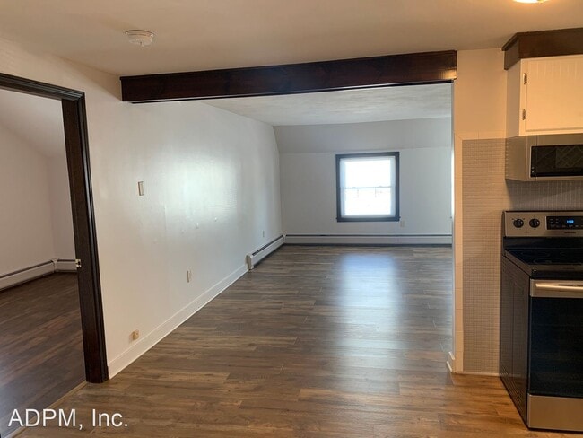 Building Photo - 2 br, 1 bath House - 5 Spring St #4