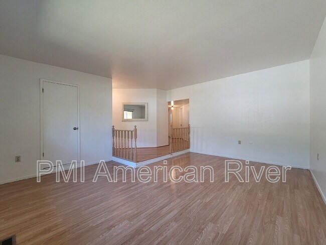 Foto del edificio - 977 Briarcrest Way