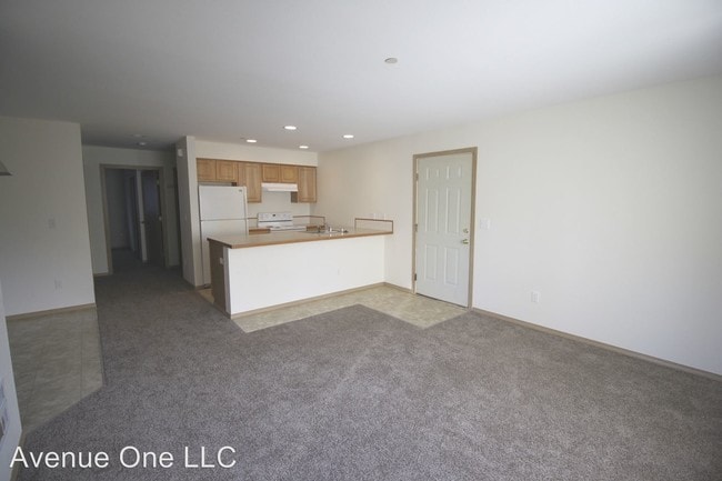 Building Photo - 12438 Roseberg Ave S