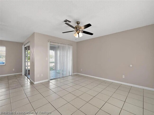 Foto del edificio - 6213 Candler Terrace