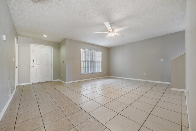 Building Photo - 6724 Summer Haven Dr