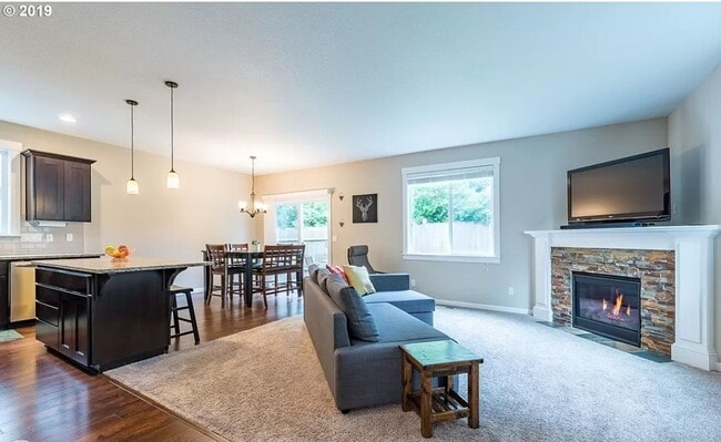 Building Photo - 3 bedroom Home Covered Patio home has AC !!!