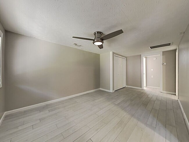 Building Photo - 4013 E Fairview Dr