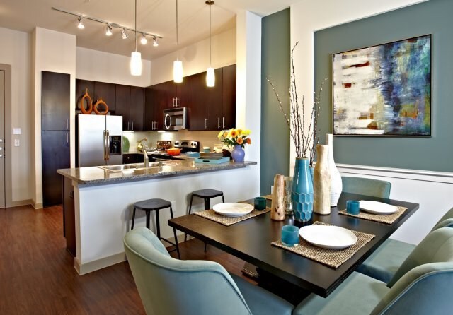 Foto principal - 8625 Hickory St