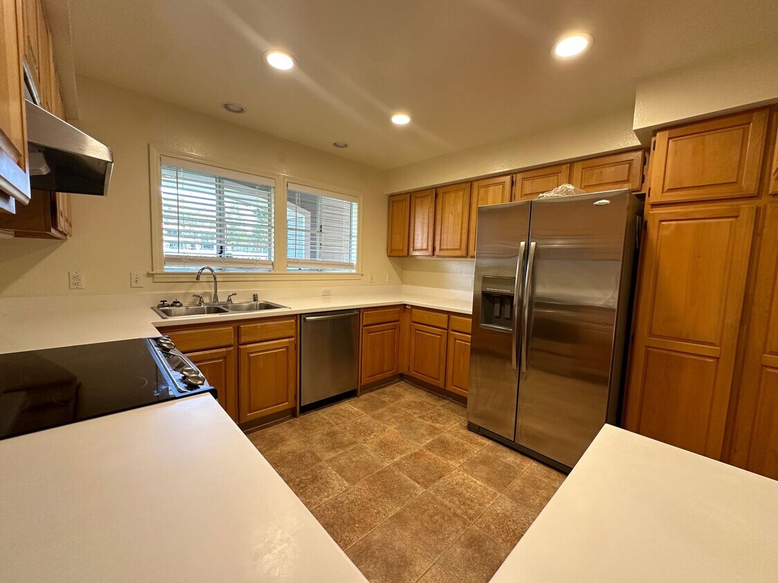 Primary Photo - Hampton Court - Mililani Mauka