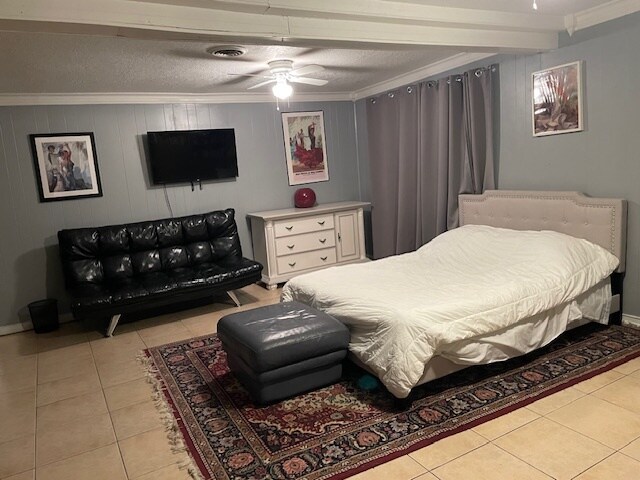 Bedroom #5 - Family room was made into a bedroom - 5465 Commerce St