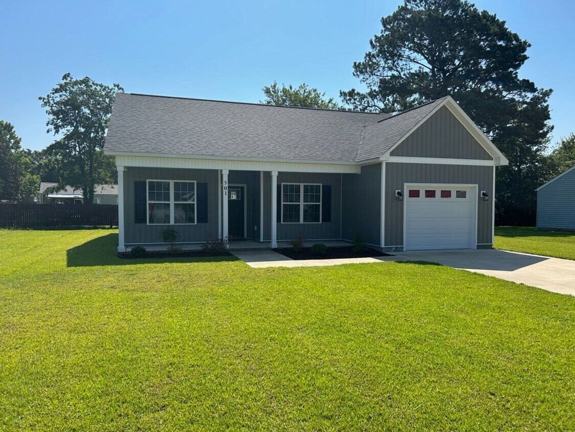 Primary Photo - 3 bedroom 2 bath home