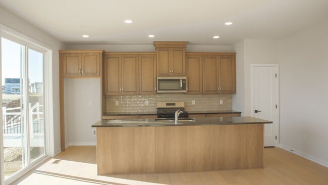 Building Photo - 355 Aspen Wy