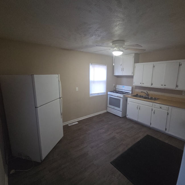 Building Photo - 7502 Valley Rd