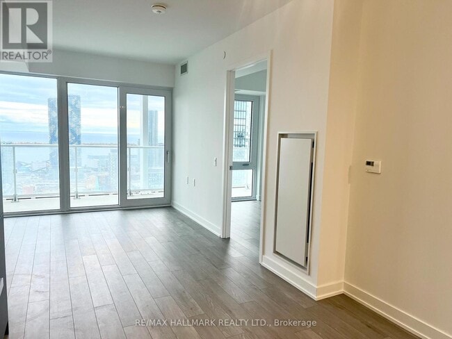 Building Photo - 88 Queen St E