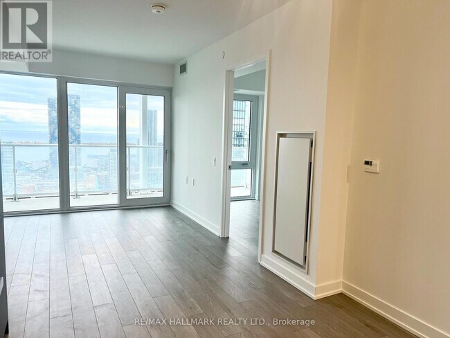 Photo du bâtiment - 88 Queen St E