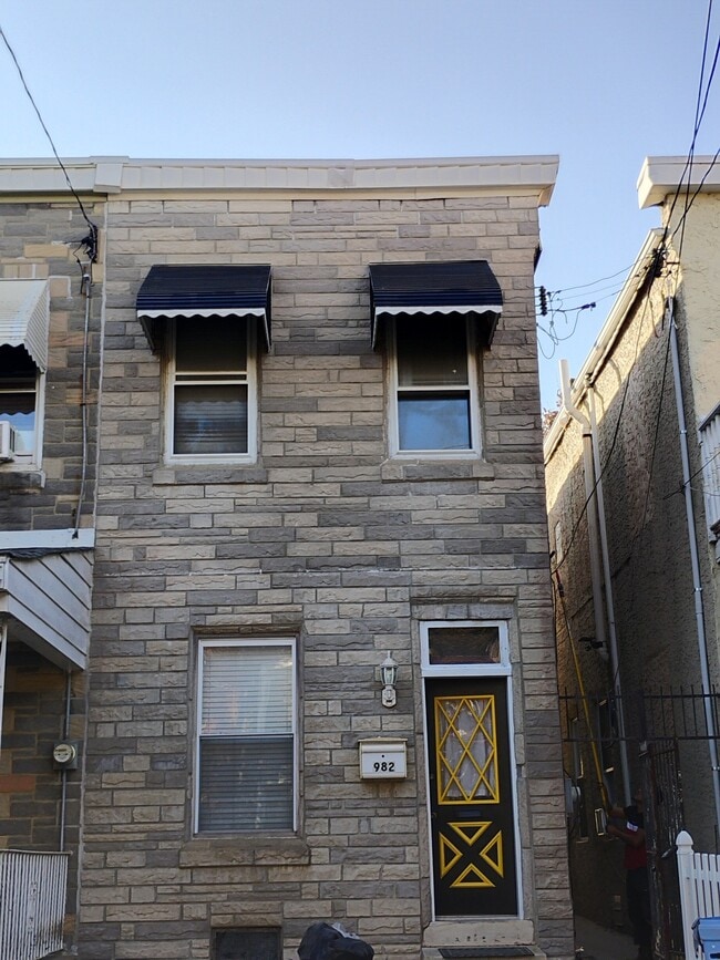 Foto del edificio - 982 N Randolph St