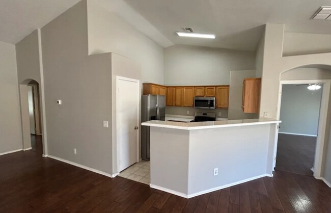 Foto del edificio - 8341 W Surrey Ave