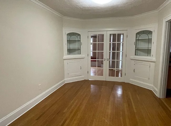 Building Photo - Knott House