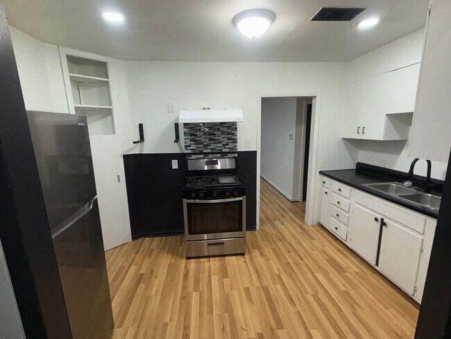 Foto del edificio - 1476 Marilyn Ave