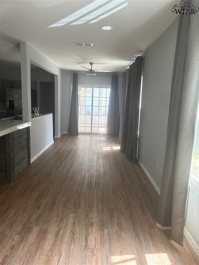 Building Photo - 1811 Victory Ave