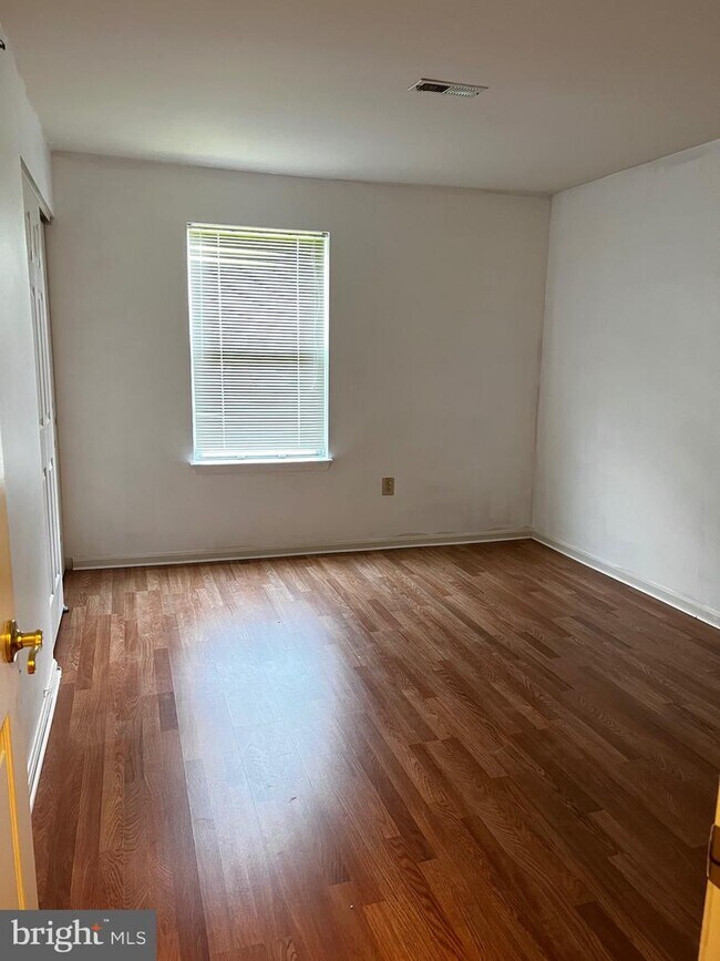 Foto del edificio - 4102 Chardel Rd