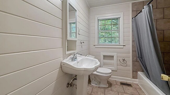 Foto del edificio - 2206 White Oak Dr