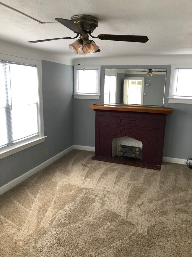 Natural Lighting - 2309 Burnside Ave