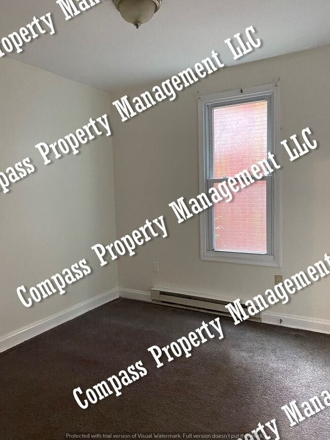Building Photo - $1195 - 2 Bed, 1 Bath 1st Floor Apartment ...