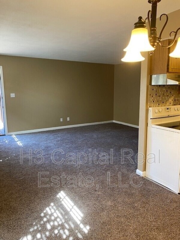Building Photo - 2333 Frank Scott Pkwy W