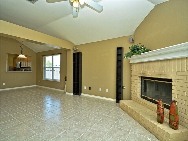 Foto del edificio - CHARMING CHANDLER CREEK HOME