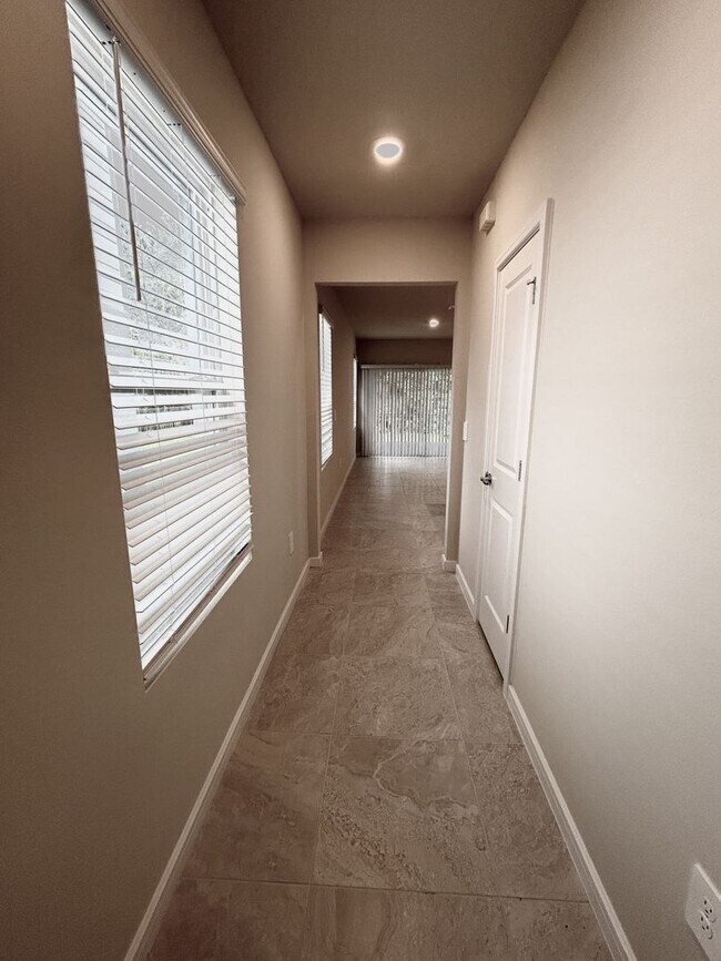 Building Photo - **Brand New** Beautiful 4/2 Modern Home wi...