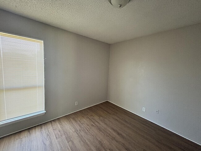 Foto del edificio - 10610 E 114th St N