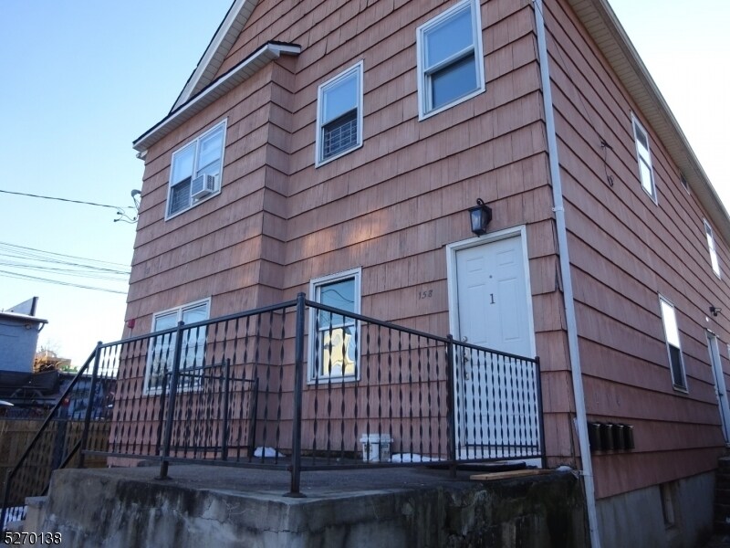 Primary Photo - 158 S 5th Ave
