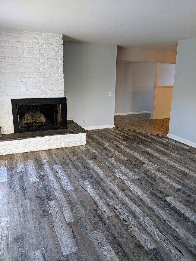 Building Photo - 1227 Eucalyptus Ave
